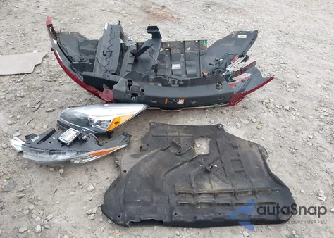 2015 Ford Escape Titanium z USA, uszkodzony, nr VIN 1FMCU9J90FUB74988